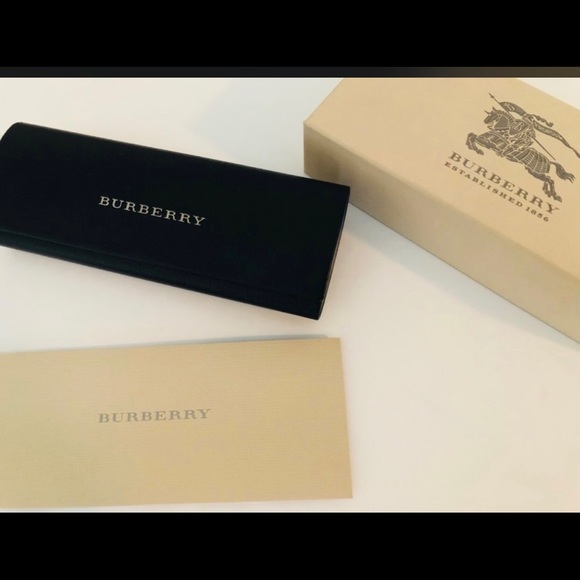 Burberry hardcover case - Picture 2 of 10